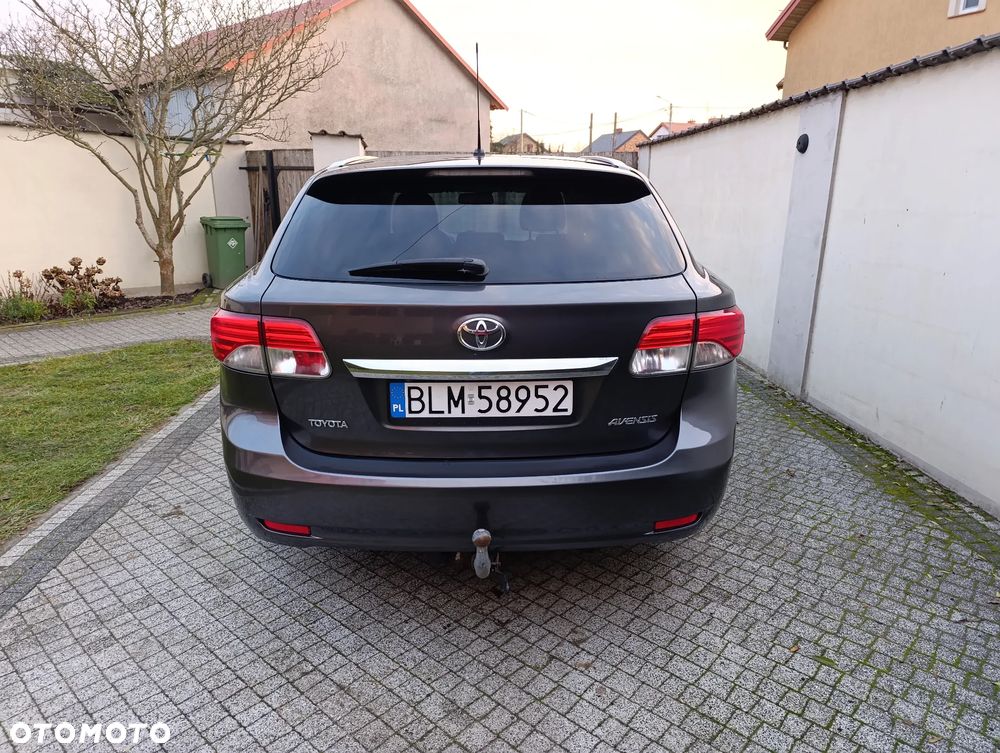 Toyota Avensis 2.0 D-4D - 5
