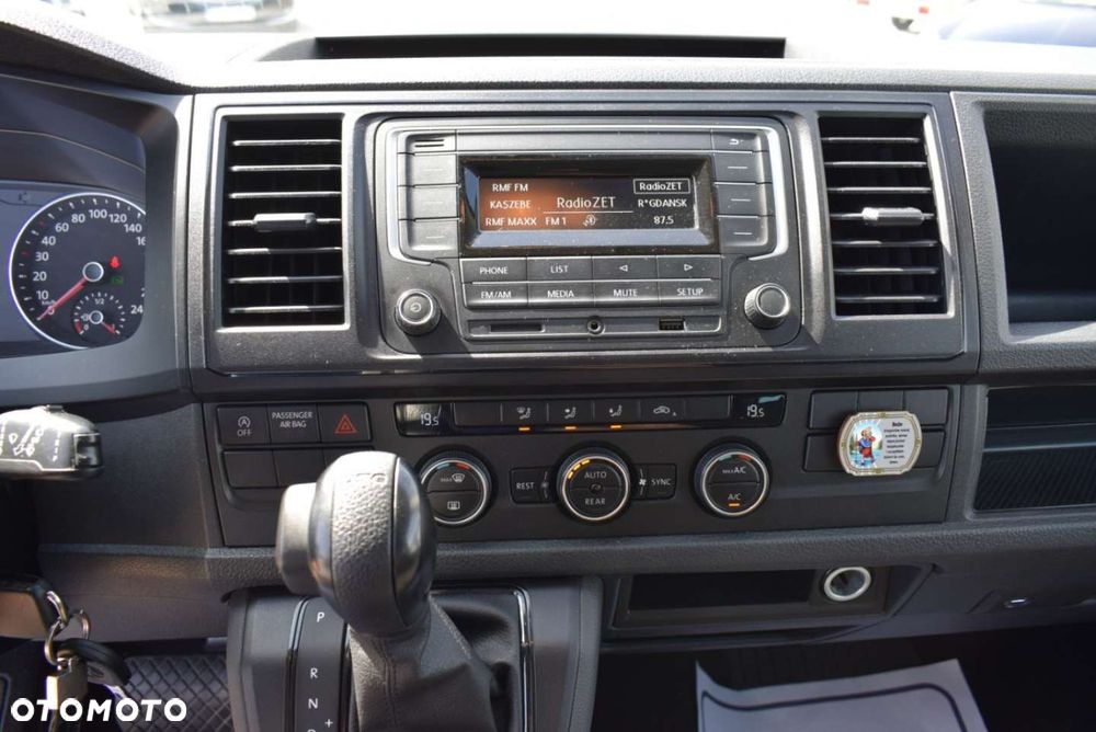 Volkswagen Caravelle - 26