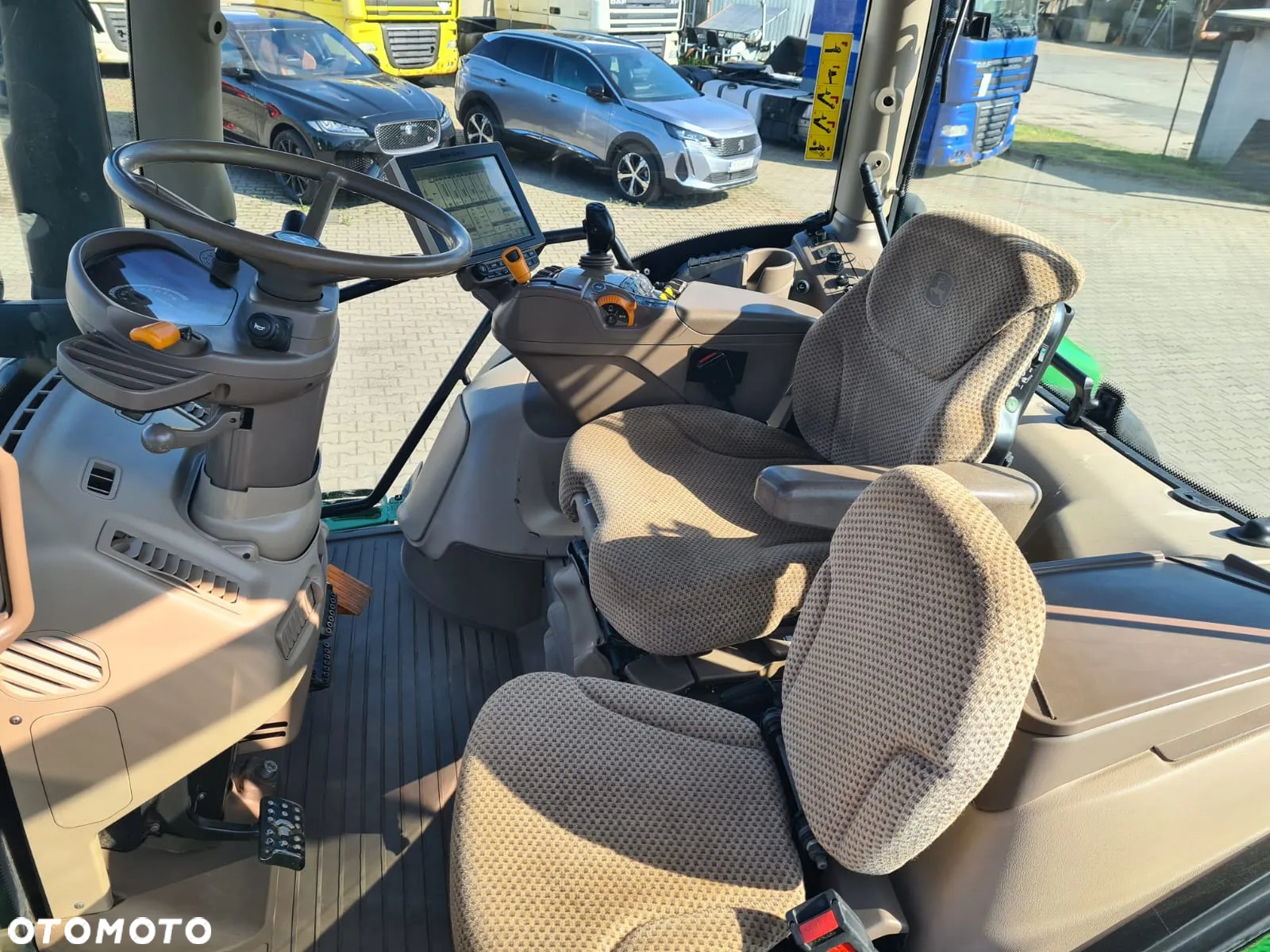 John Deere 6215R. GPS, 50km/h - 10