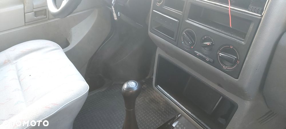 Volkswagen Transporter - 22