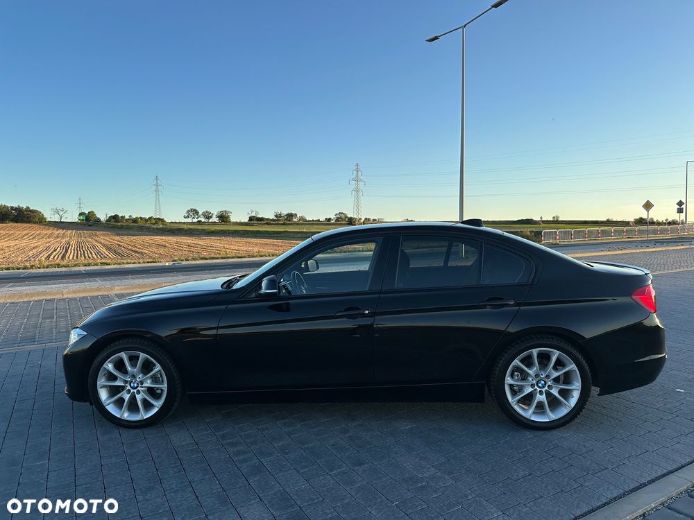 BMW Seria 3 320i - 4