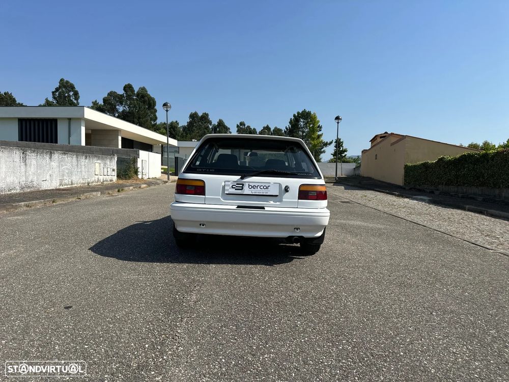 Toyota Corolla - 13