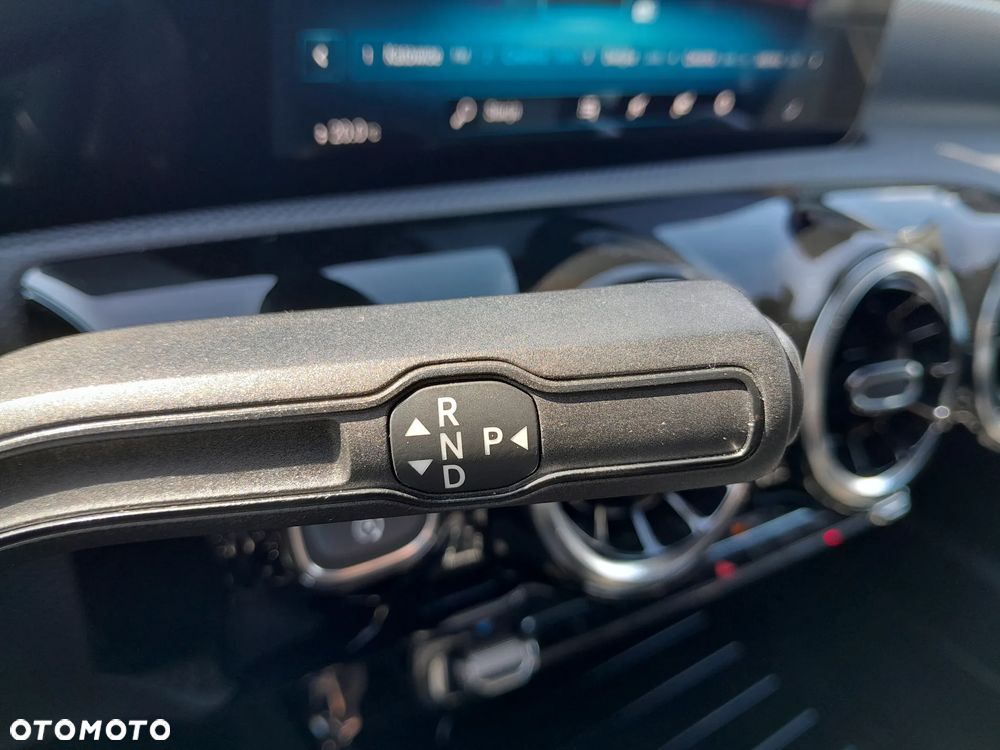 Mercedes-Benz CLA 180 Progressive 7G-DCT - 14