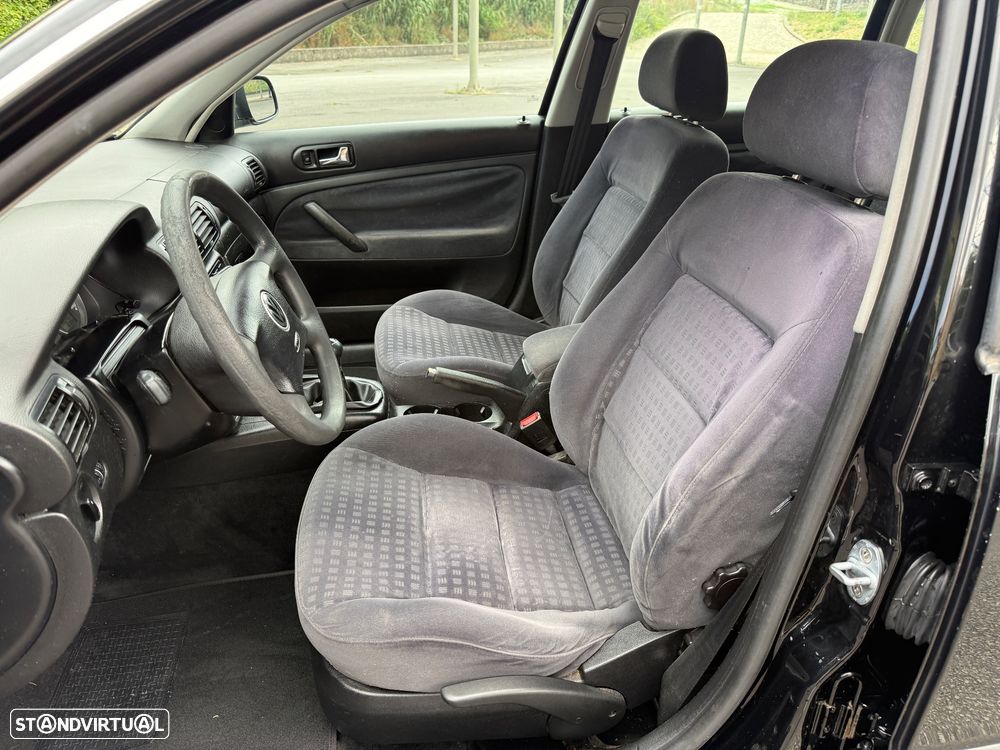 VW Passat Variant 1.9 TDi Comfortline - 9