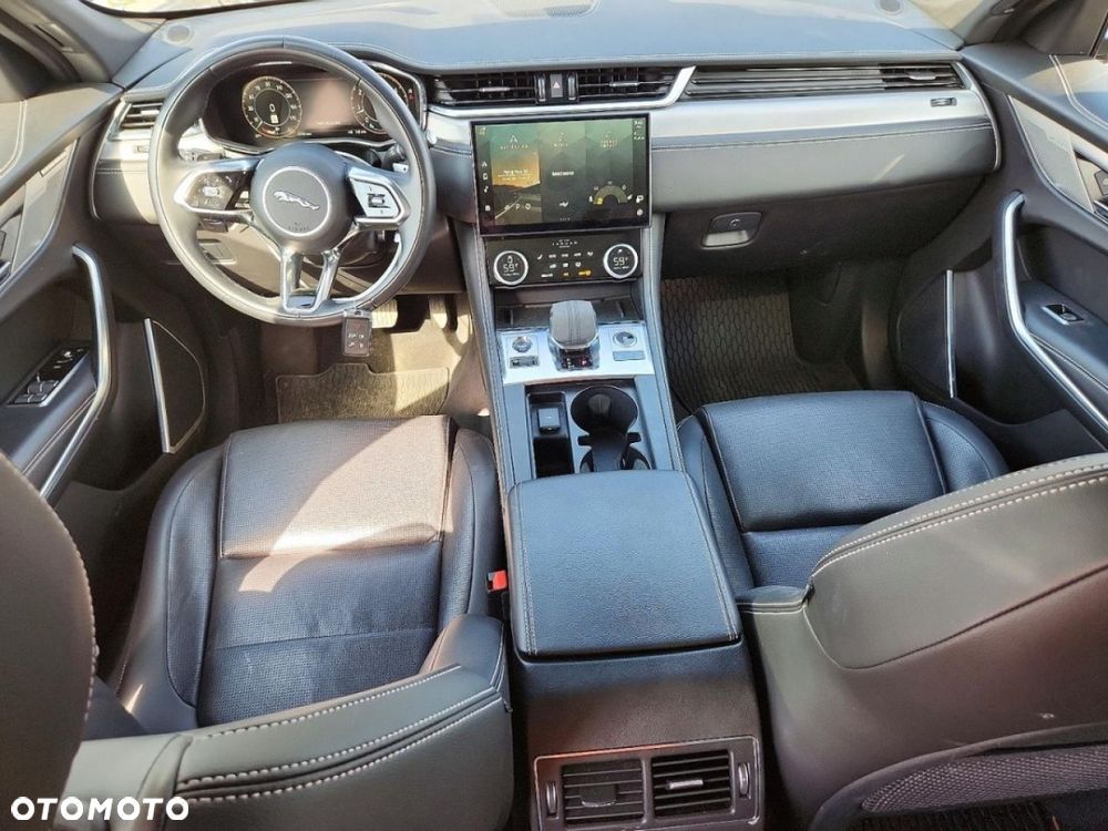 Jaguar F-Pace - 10
