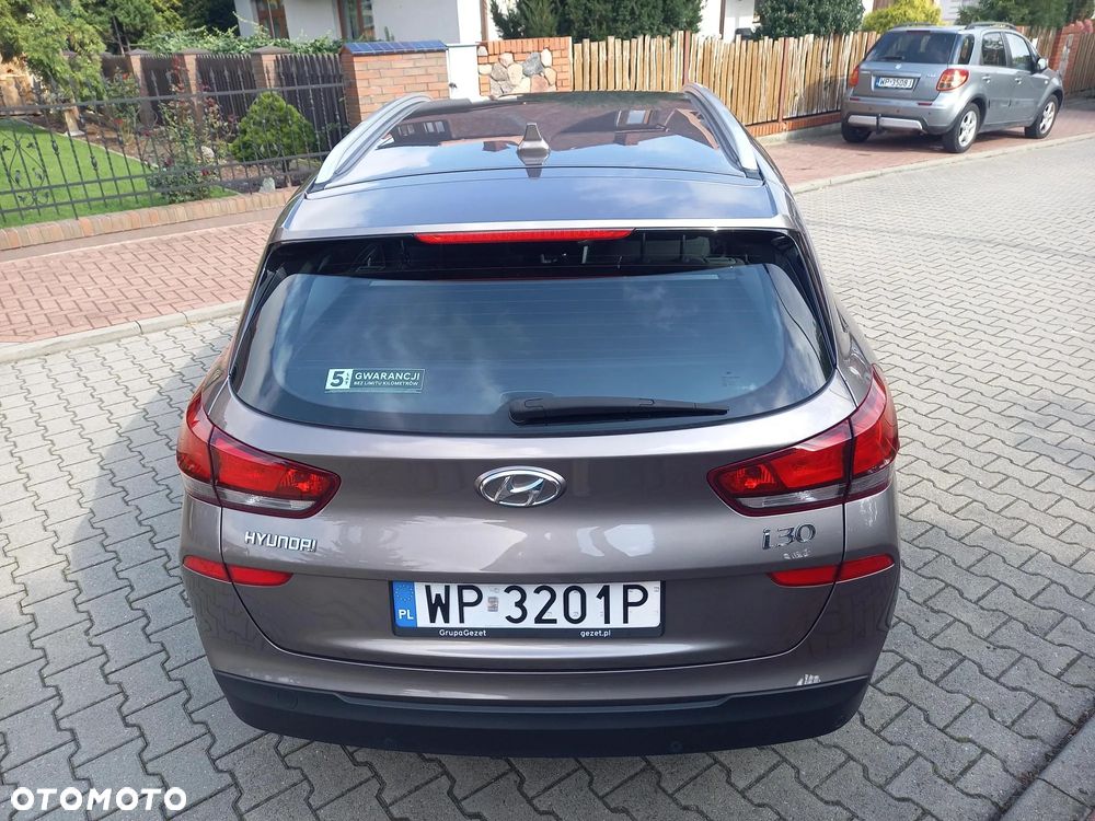 Hyundai i30 1.5 DPI Classic + - 7