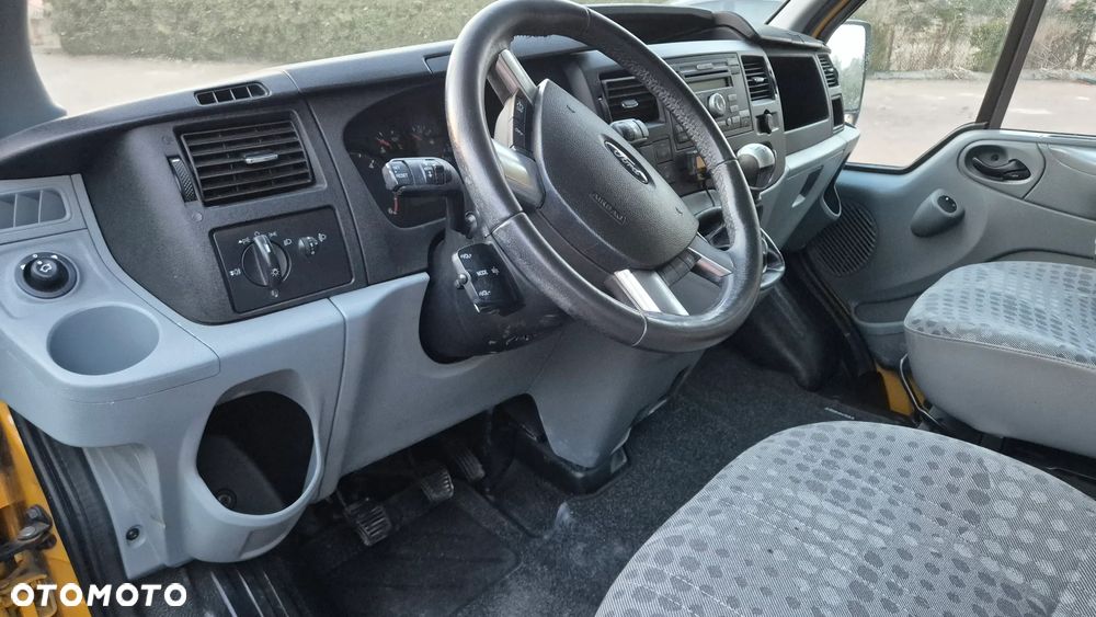 Ford Transit - 25