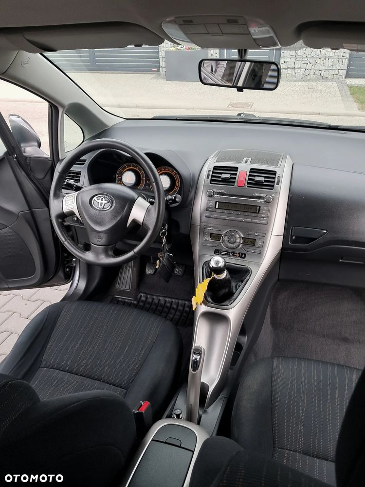 Toyota Auris 1.6 VVT-i Executive - 9