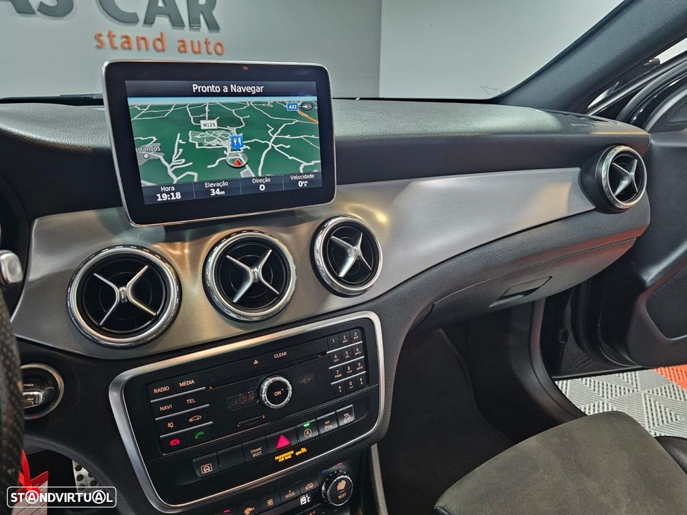 Mercedes-Benz GLA 200 - 21