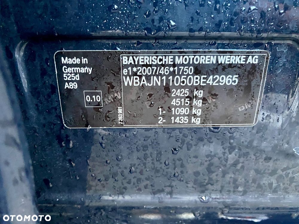 BMW Seria 5 525d - 35