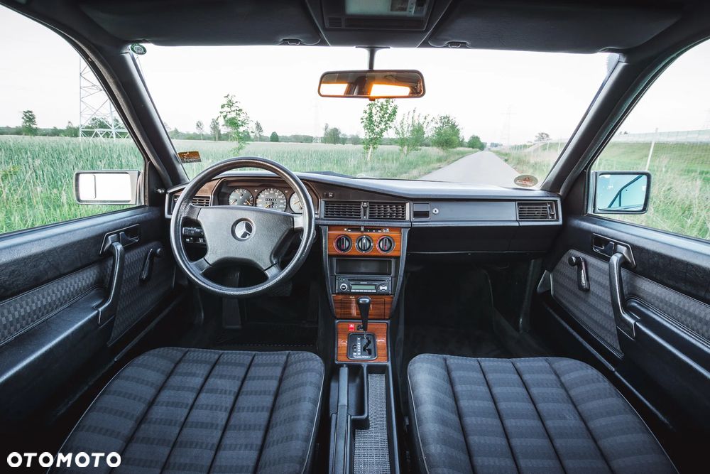 Mercedes-Benz W201 (190) - 16