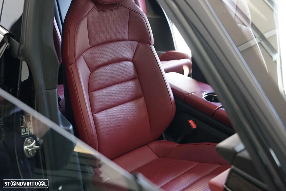 Porsche Taycan Turbo - 14