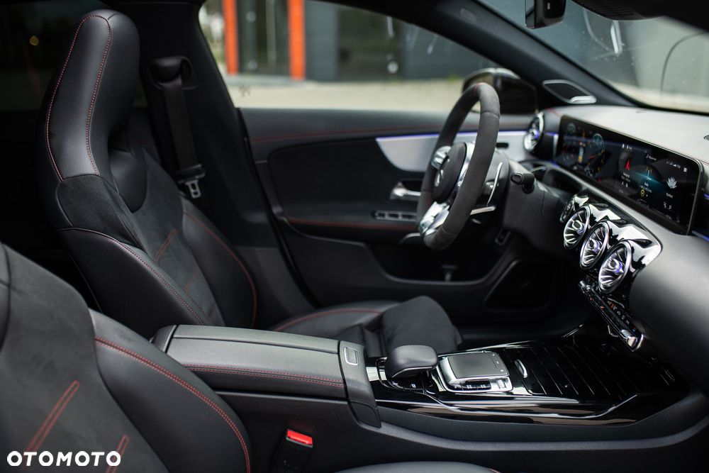 Mercedes-Benz CLA AMG 45 S 4-Matic 8G-DCT - 33
