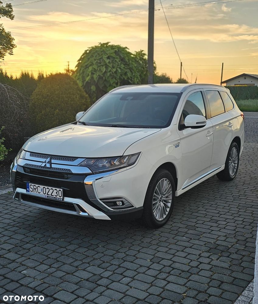 Mitsubishi Outlander - 1