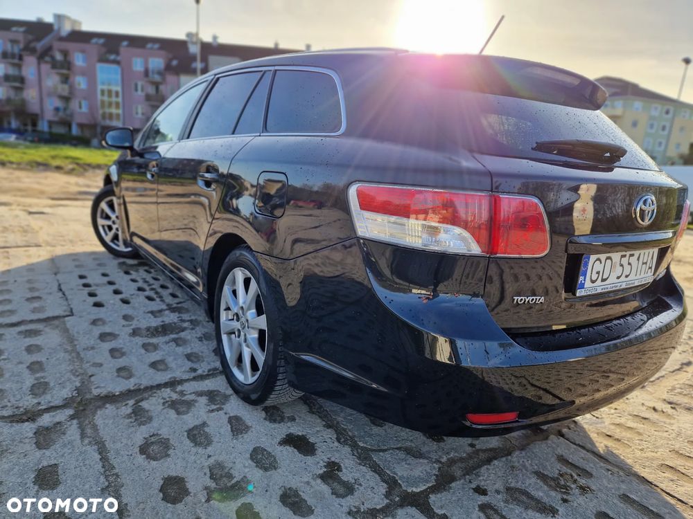 Toyota Avensis 2.2 D-4D Sol Plus - 4