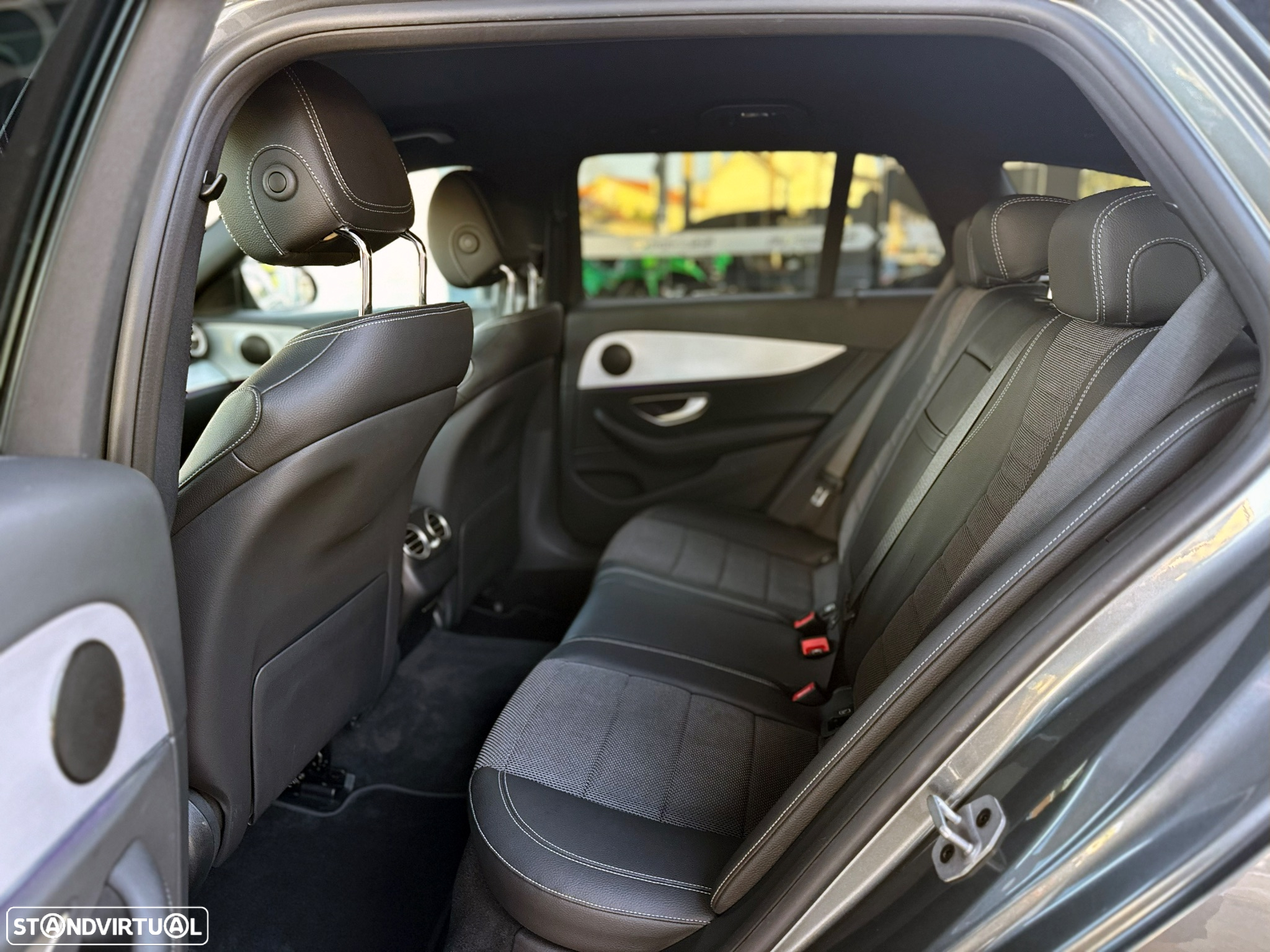 Mercedes-Benz E 300 de AMG Line - 26