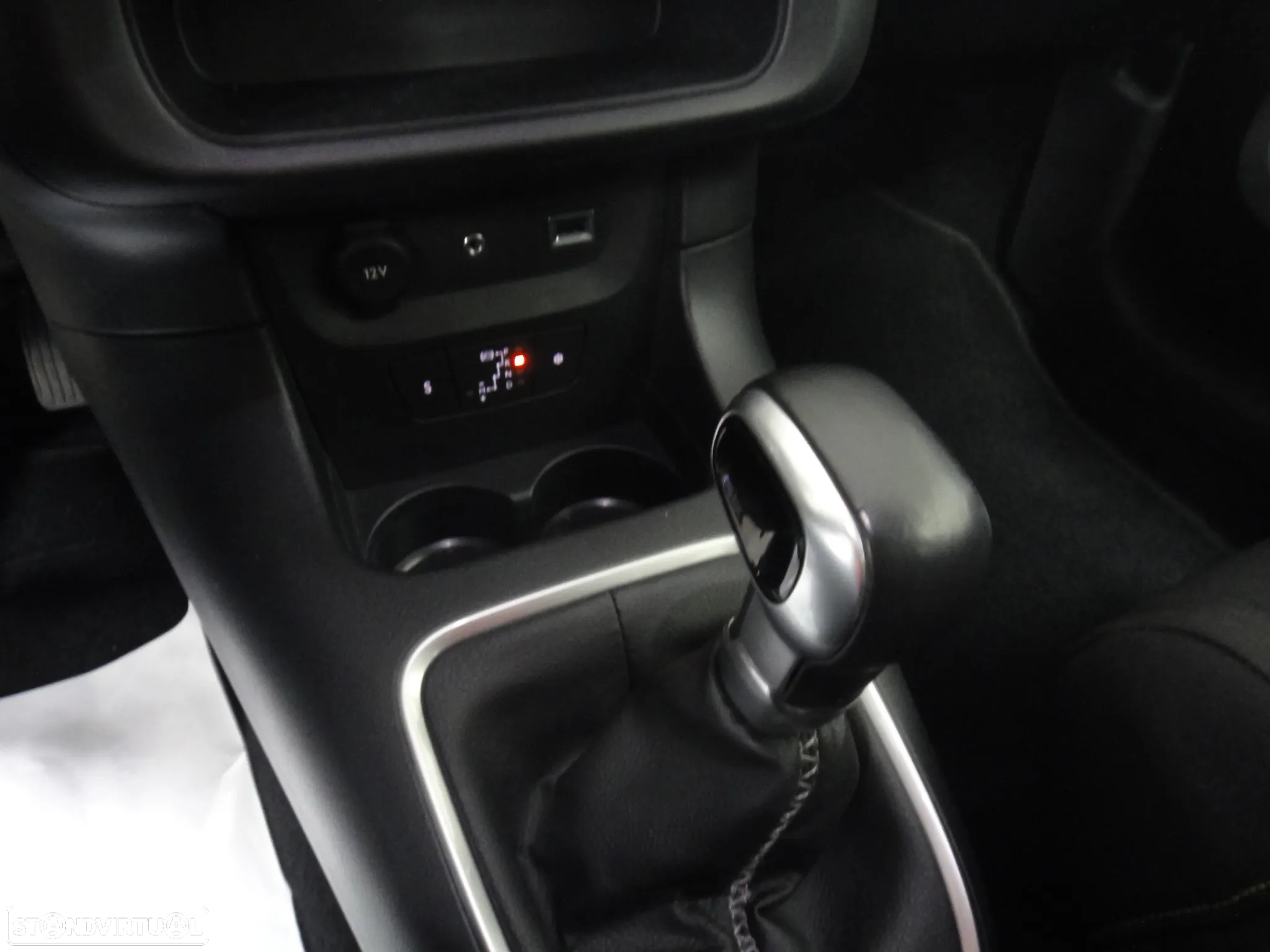 Citroën C3 1.2 PureTech Shine EAT6 - 22