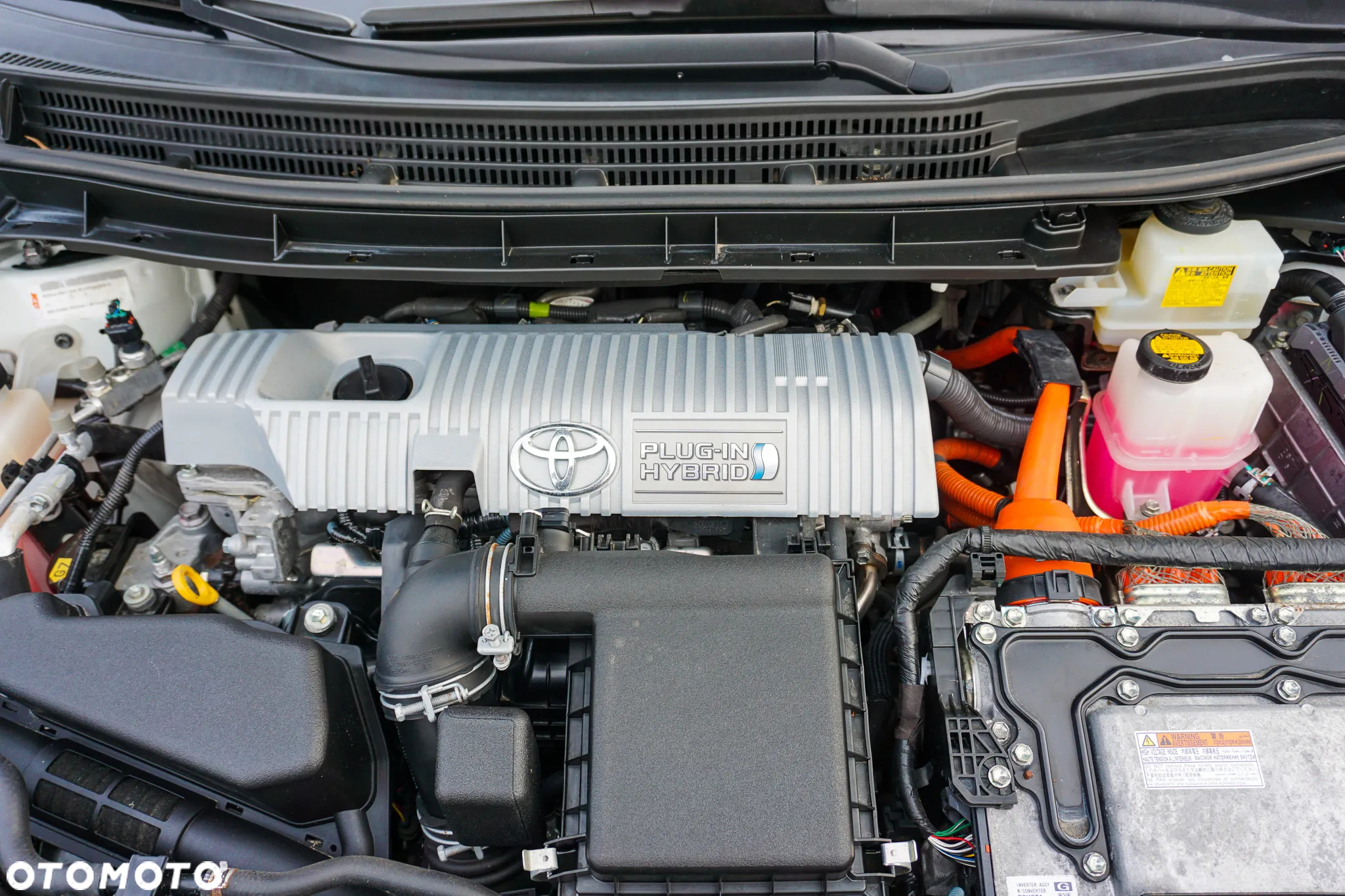 Toyota Prius Plug-in (Hybrid) Life - 9
