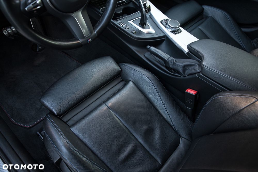 BMW 3GT 330i xDrive M Sport - 14