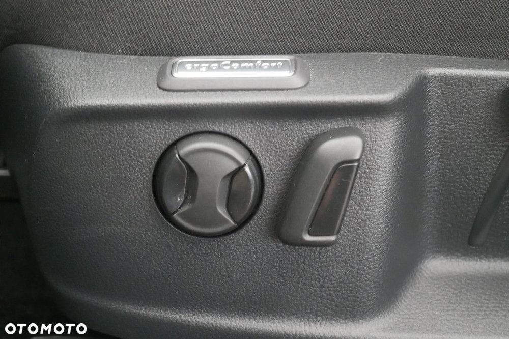 Volkswagen Passat Variant 1.5 TSI ACT mHEV Business DSG - 29