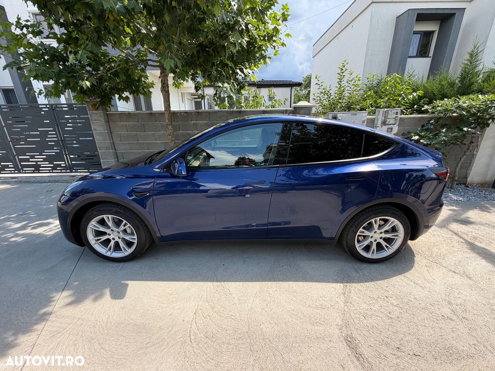 Tesla Model Y - 9