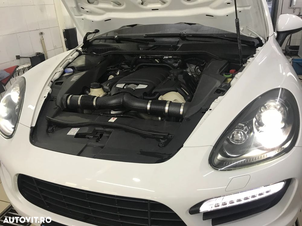Porsche Cayenne 4.8 GTS - 9