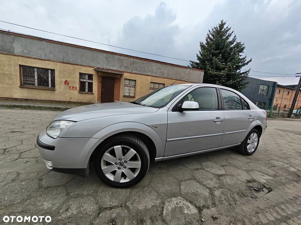 Ford Mondeo 1.8 Ghia X - 16