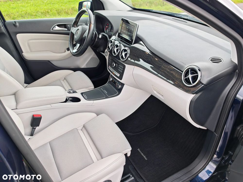 Mercedes-Benz Klasa B (Electric Drive) 250 e - 33