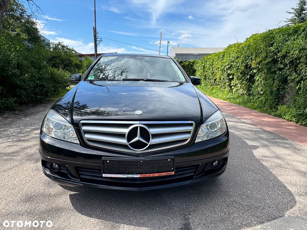 Mercedes-Benz Klasa C 180 CGI BlueEFFICIENCY Avantgarde - 9