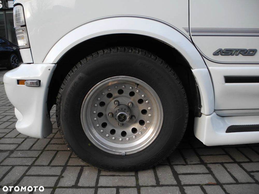 Chevrolet Astro - 33
