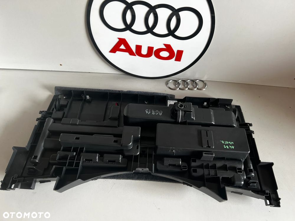 AUDI A4 B9 8W KOMBI AVANT WKŁAD BAGAŻNIKA LEWAREK KLUCZ UCHO 8W9861486A - 3