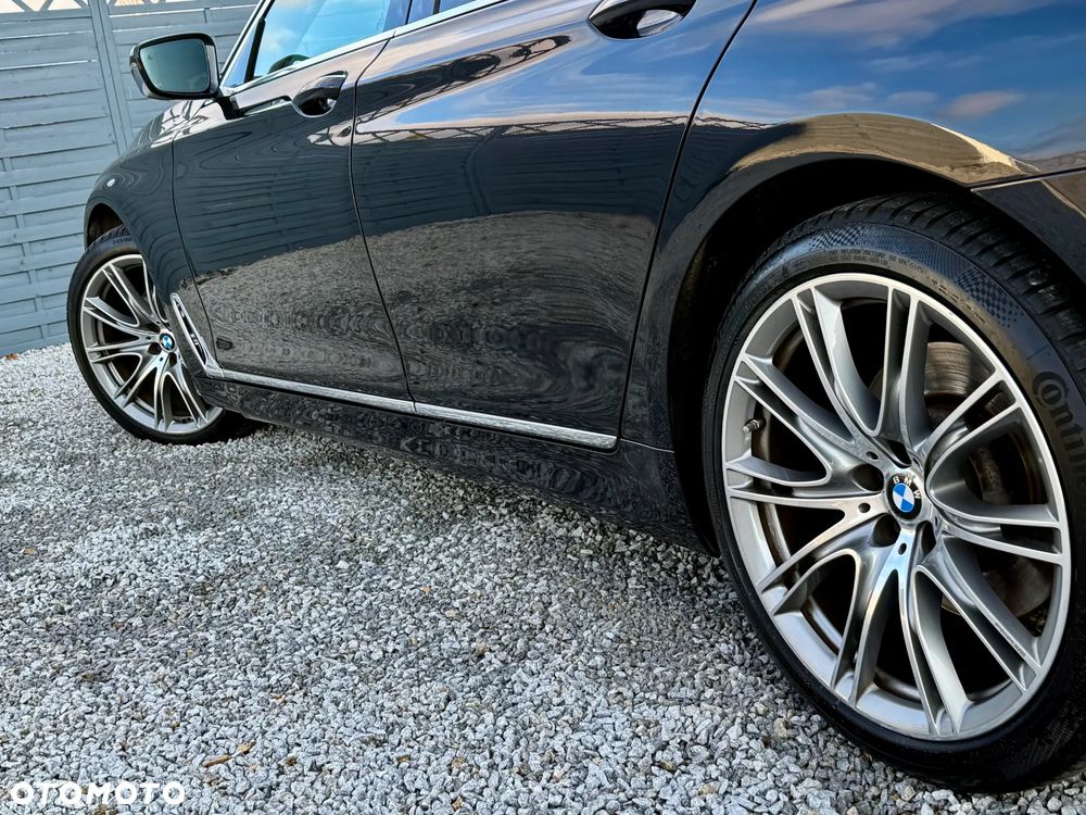 BMW Seria 7 740d xDrive - 29