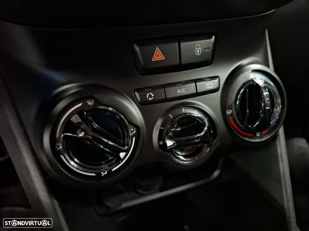 Peugeot 208 1.2 PureTech Signature - 19