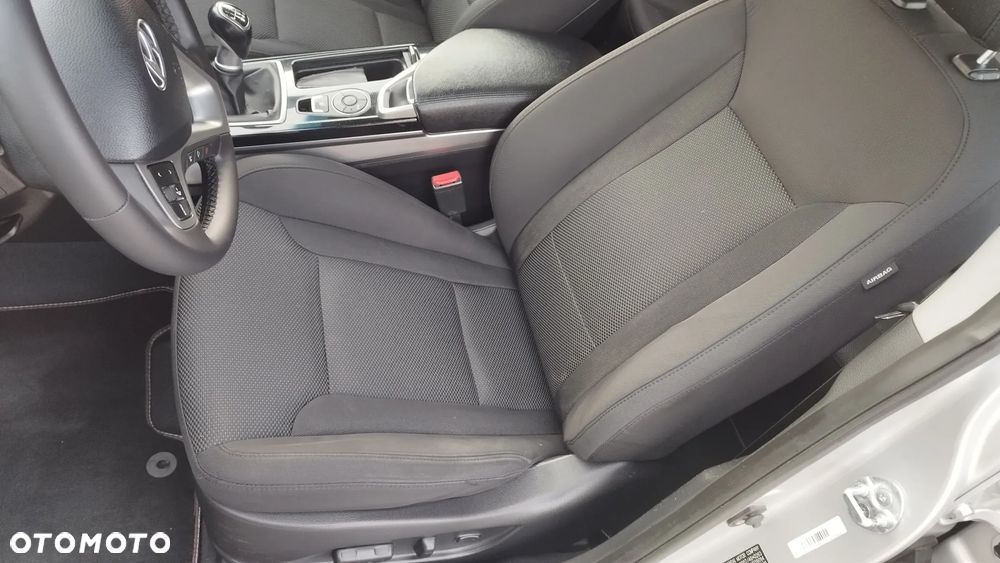 Hyundai i40 Kombi blue 1.6 Family - 34