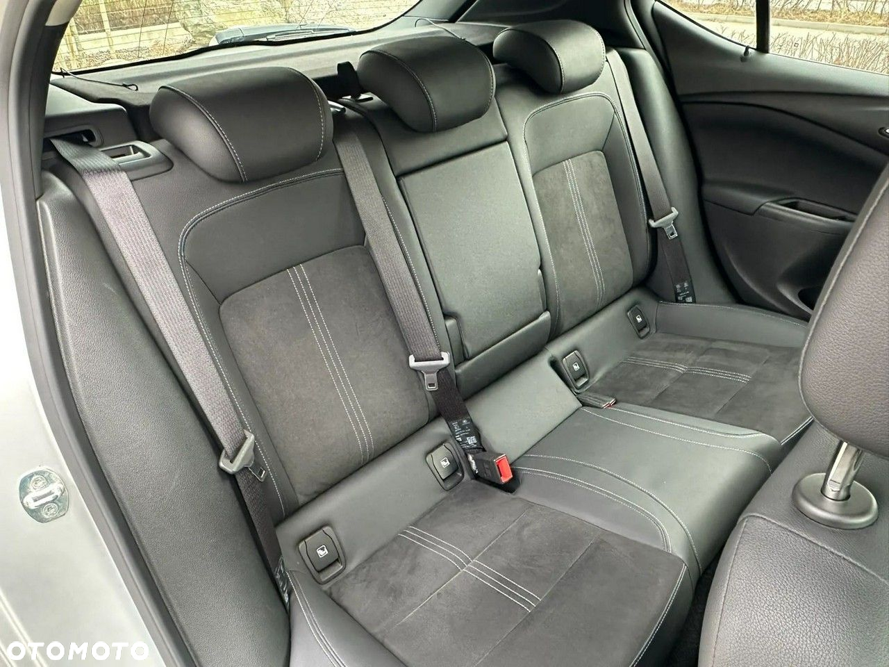 Opel Astra V 1.2 T Elegance S&S - 16