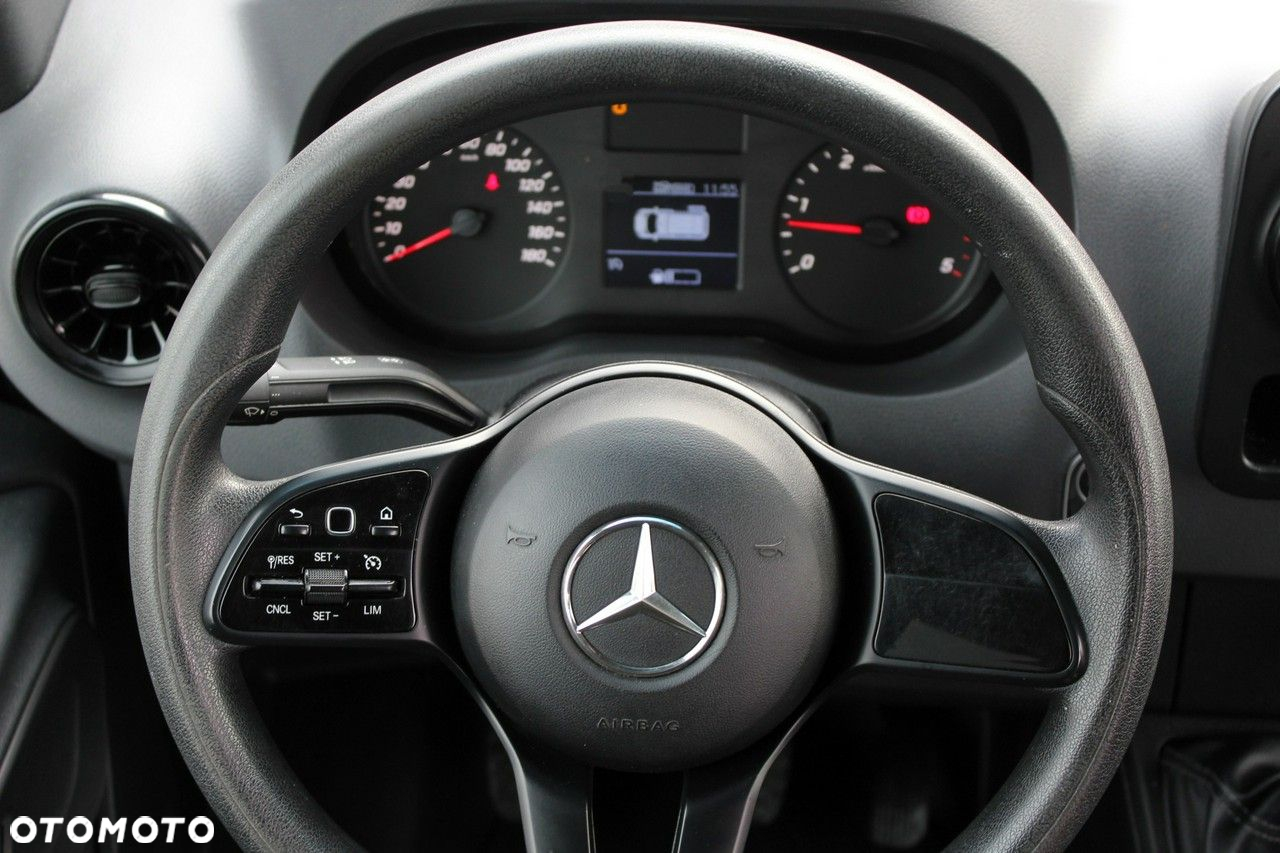 Mercedes-Benz Sprinter - 14
