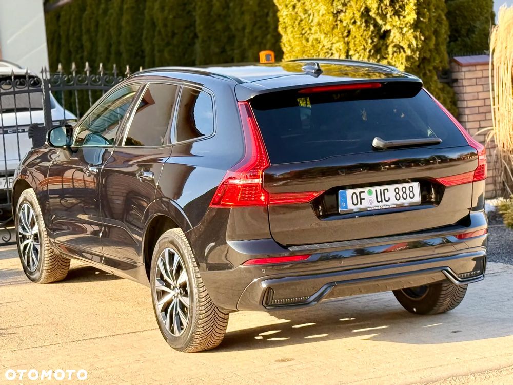 Volvo XC 60 B4 D AWD Geartronic Momentum Pro - 11