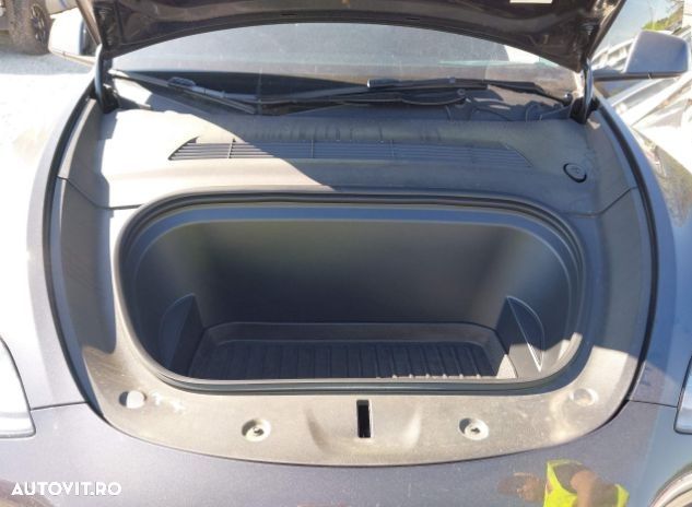 Tesla Model Y Long Range RWD - 3