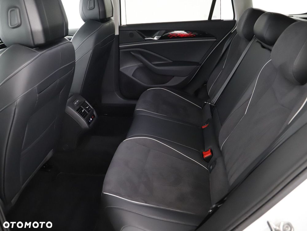 Volkswagen Passat Variant 2.0 TDI SCR Elegance DSG - 11