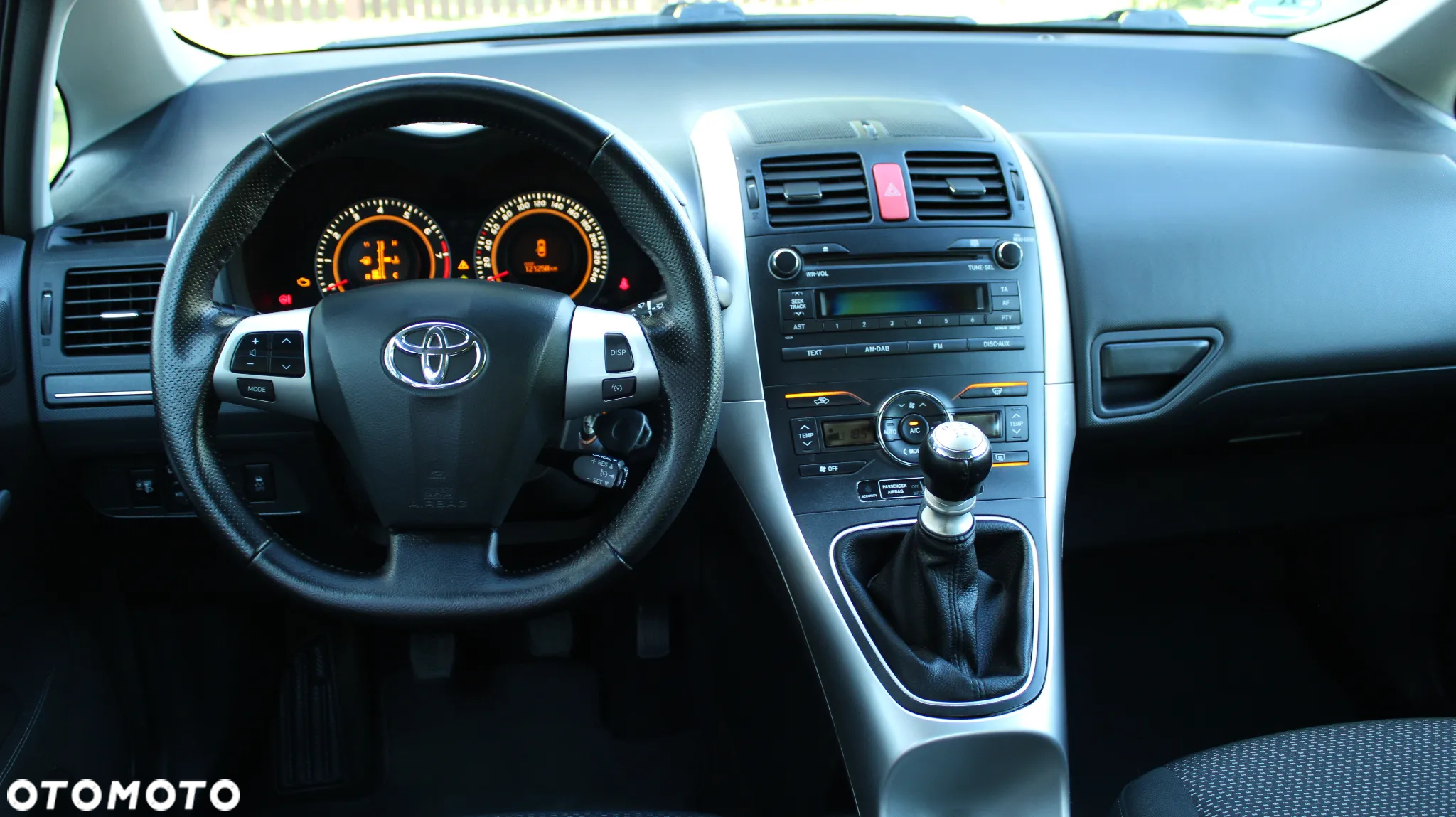 Toyota Auris 1.6 Premium - 32