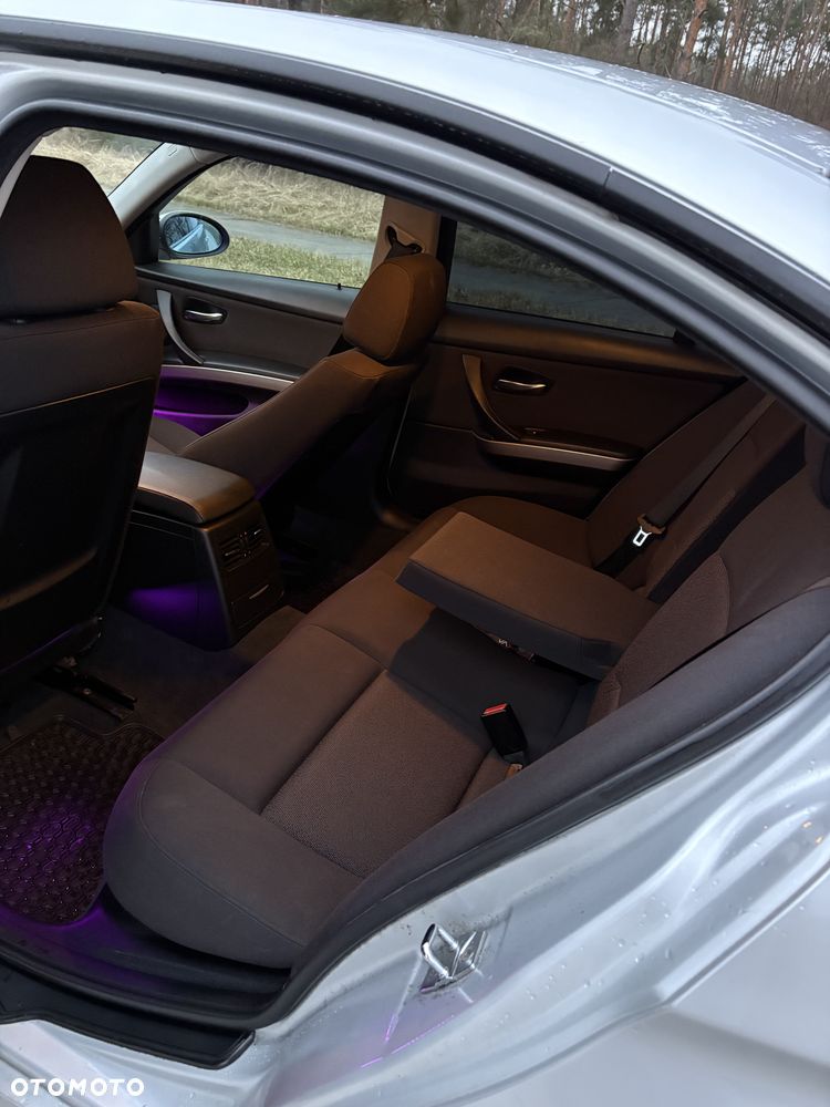 BMW Seria 3 320i - 6