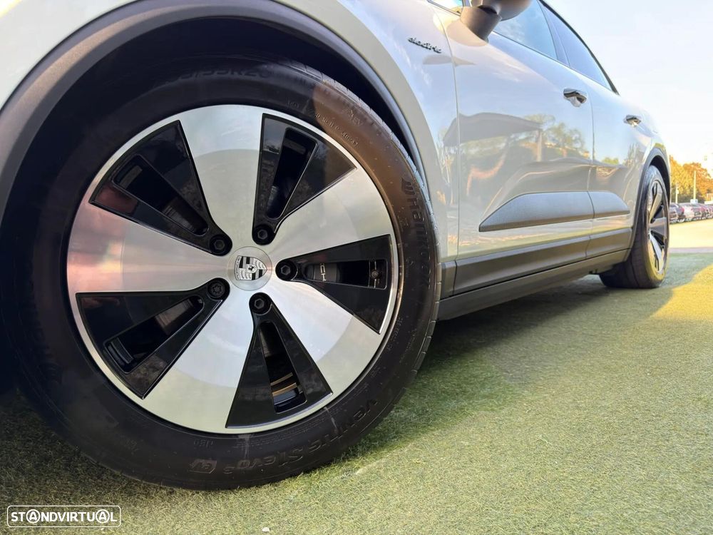 Porsche Macan Electric 4 - 8