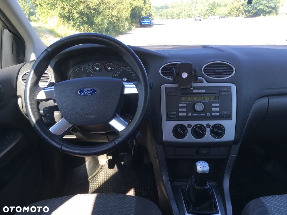 Ford Focus 1.6 16V Ambiente - 5