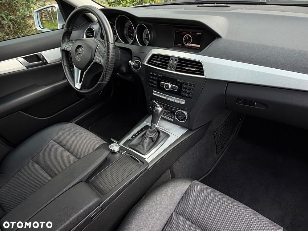 Mercedes-Benz Klasa C 250 CGI Automatik BlueEFFICIENCY Avantgarde - 21