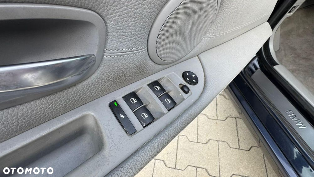 BMW Seria 5 523i - 40