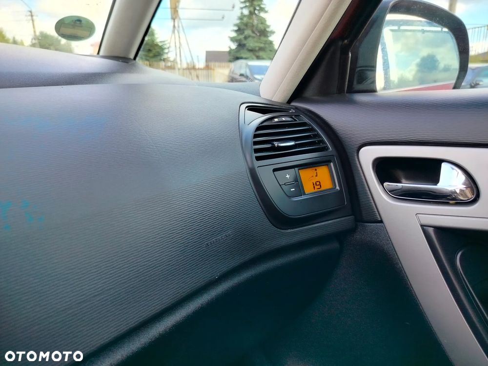 Citroën C4 Grand Picasso 1.6 e-HDi FAP EGS6 (7-Sitzer) Exclusive - 32