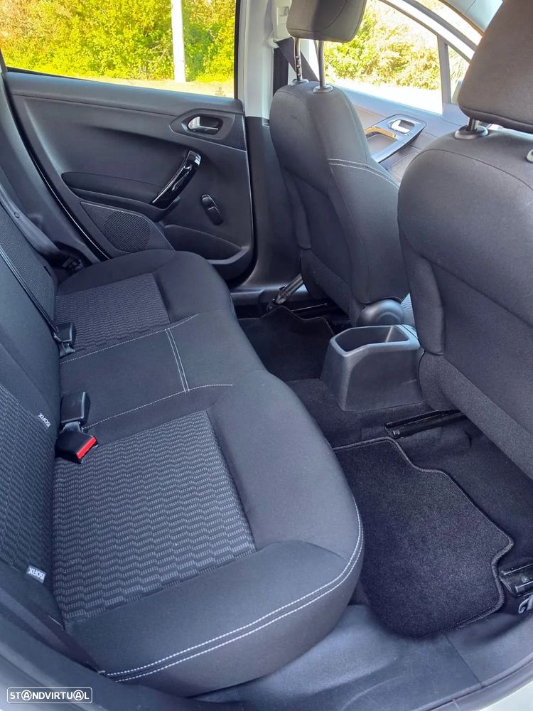 Peugeot 208 1.2 PureTech Style - 29