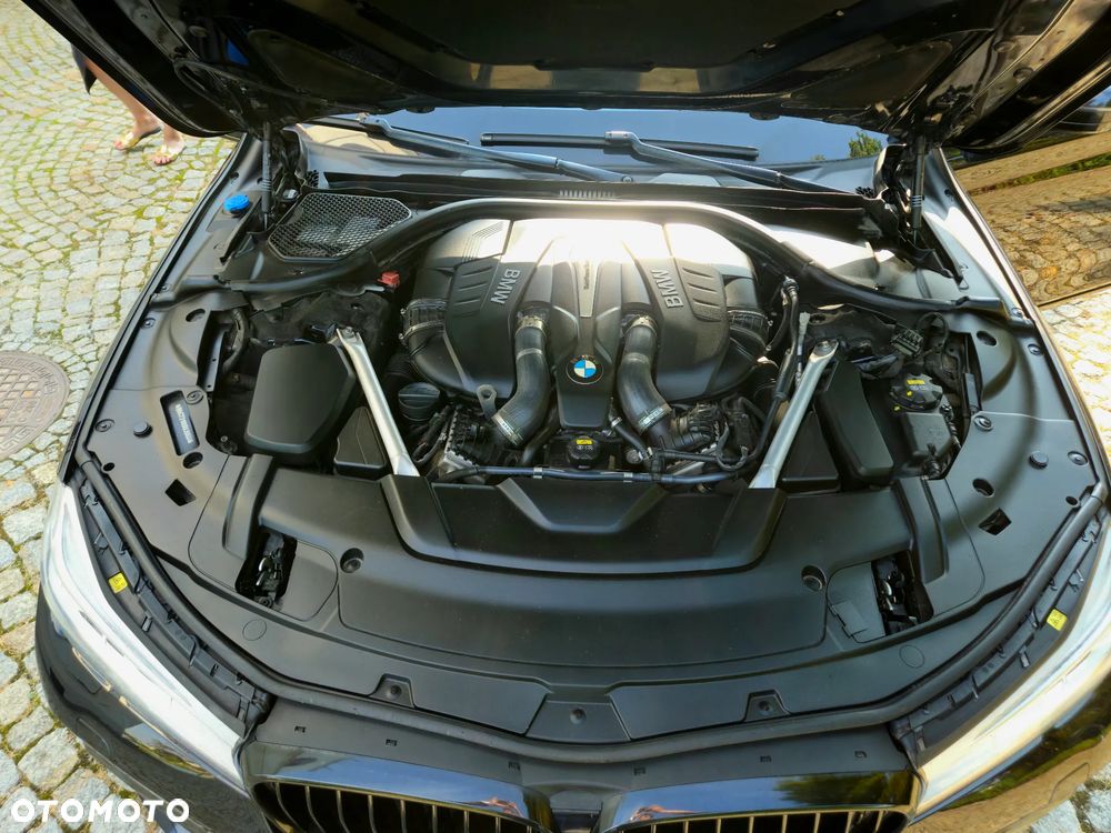 BMW Seria 7 750Li xDrive - 5