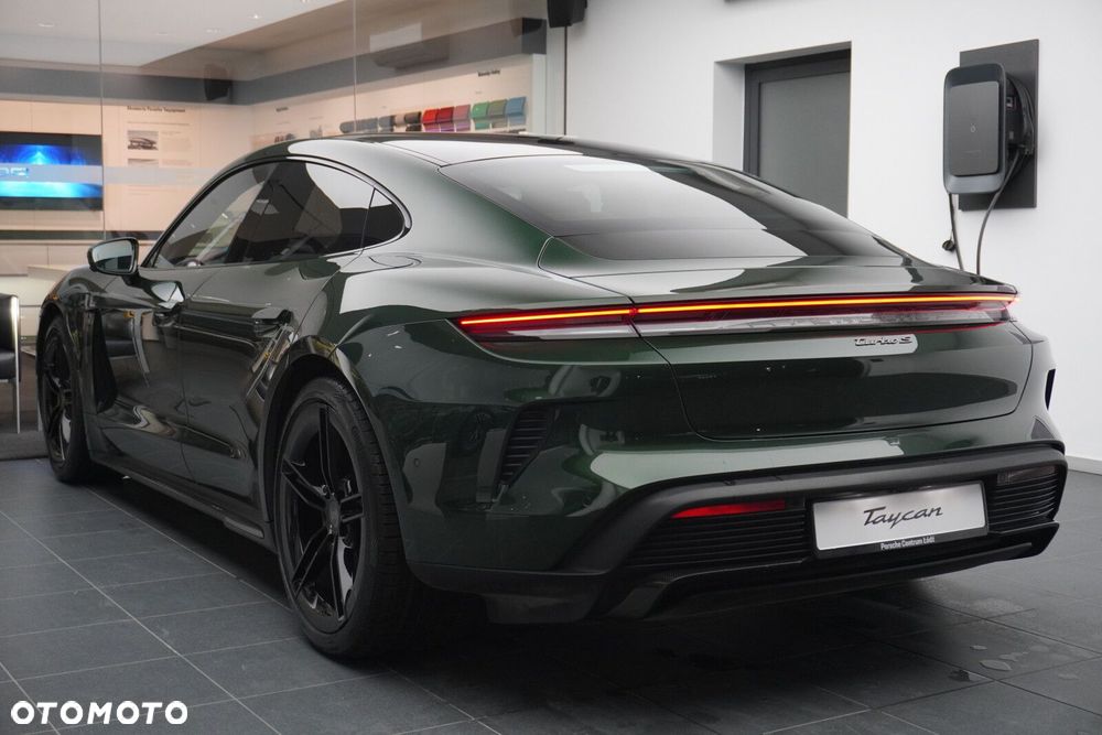Porsche Taycan Turbo S - 15