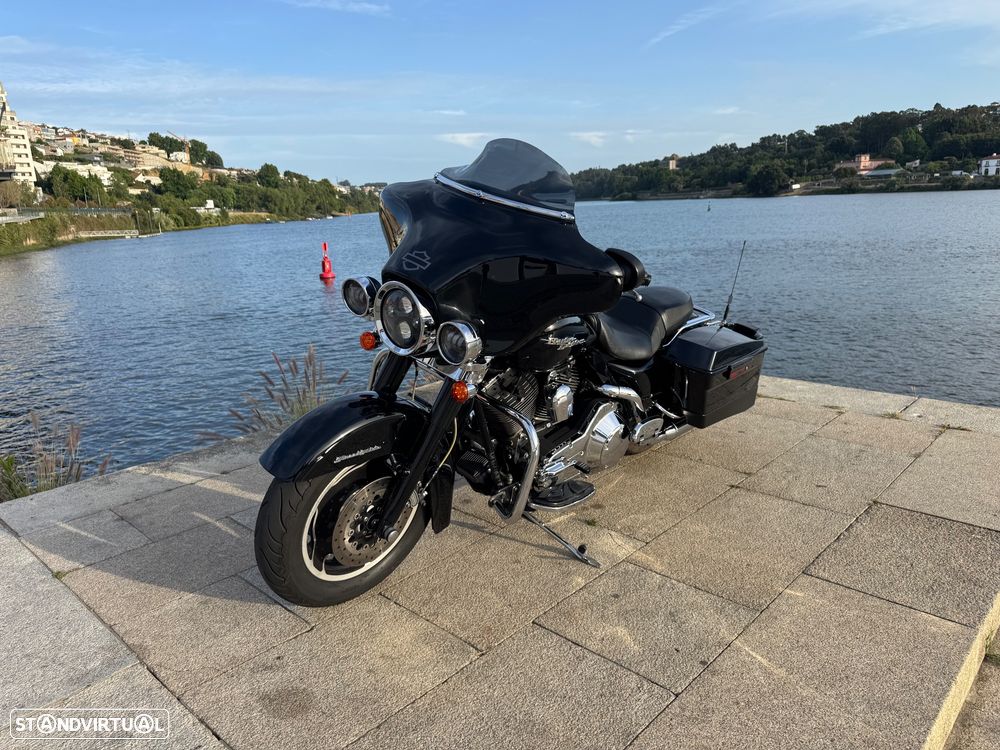 Harley-Davidson Street Street Glide - 2